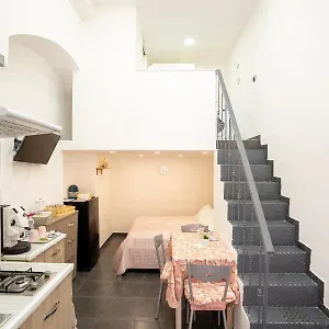 https://la-casetta-di-carolina.hotels-amalfi.com